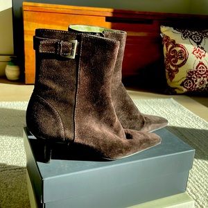 Like new Ann Taylor pointy toe bootie 6.5